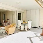 Cannes : Superbe Terrasse Rue D'Antibes