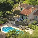 Spacious House With Wi Fi And Swimming Pool