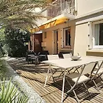 Charming Three-Bed Apartment Garden 500 M From Beaches In Antibes