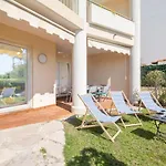 Rare! Exquisite 2-Bd Apartment Facing The Sea