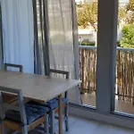 Studio Cabine Premiere Ligne Res Avec Piscine.