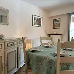 Appartement Avec Terrasse, Piscine Et Parking Prive A Mandelieu-La-Napoule, Proche Commerces - Fr-1-609-62