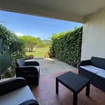 Appartement 2 Pieces En Rez De Jardin Avec Parking Et Piscine