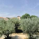 Appartement Type Industriel Dans Cadre Provencal
