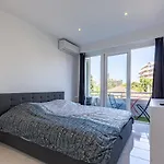 Le Cirodde One Bedroom Apt Completely Renovated Behind The Martinez Hotel