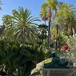 Beautiful Garden Apartment Steps From The Beach