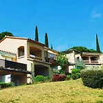 Studio Ste Maxime bord de plage Terrasse vue mer piscine