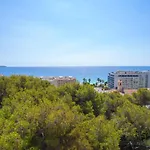 Superbe Appartement De 3 Pieces Renove Avec Vue Mer