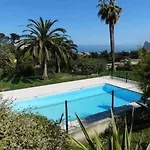 Appartement 2 Pieces En Rez De Jardin Avec Parking Et Piscine