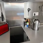 Appartement Mignon Calme Douillet Ascenseur Clim Etage Eleve Proche Parking Et Toutes Commodites Au Coeur Du Toulon Historique