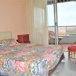 Appartement 3 Pieces Climatise, Plage A Pied, Pour 4 Personnes A Cavalaire - Fr-1-226B-113