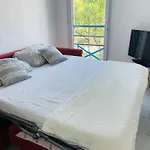 Appartement Climatise Au Coeur De Port Frejus