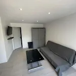 Studio En Bas De Villa Avec Piscine Proche Bord De Mer
