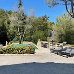 Studio En Bas De Villa Avec Piscine Proche Bord De Mer