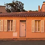 La Maison Et Son Adorable Jardin Clos