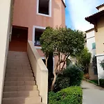 Charmant Appartement Avec Vue Sur La Mer A Six Fours Les Plages 32 M²