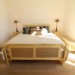 Beautiful 3 Bedroom Carlton Canada 403