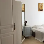 Joli Studio Independant, Avec Exterieur Verdoyant A Hyeres