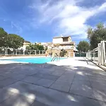 Superbe Appartement Avec Piscine Et Stationnement