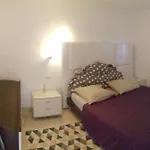 Emplacement Ideal Pour Cette Maisonnette Avec Jardin Et Cuisine D'Ete