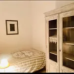 Au Coeur De Cannes, A L'Angle De La Rue D'Antibes