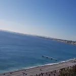 Plein Centre Appartement Climatise Et Spacieux Avec Grande Terrasse Sur Le Toit A Nice