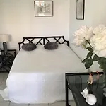 Nice 36 M With Balcony And Pool Near Beaches