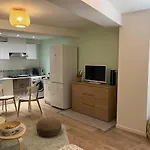 Studio Hyeres -Rue Pietonne Climatisation Lit 160 Tout Equipe - Sabrina