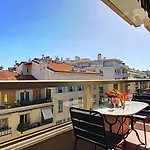 Nestor&Jeeves - La Nissarde Terrasse - Central - Sea Glimpse - Very Close Sea