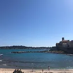 Vieil Antibes, ravissant 2p avec petite terrasse