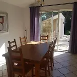 Villa Familiale Dans Un Quartier Residentiel