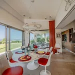 Art & Design Villa With 360 View