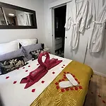 Expérience Unique - Love Room à Cannes - Appartement avec un jacuzzi Privé