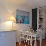 Sainte-Maxime : Studio Cabine Avec Piscine, Parking, Climatisation Et Terrasse - Fr-1-226-294