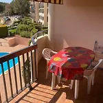 Appartement 2 Chambres Avec Piscine Face A La Mer A La Coudouliere