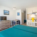 Studio Proche Plage Et Commerces Avec Clim, Wi-Fi Et Balcon - Fr-1-466A-30