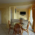 Bel Appartement Climatise 2 Pieces Au Centre Avec Terrasse - Fr-1-308-47
