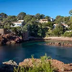 Studio Ideal Centre-Ville St-Raphael, Climatise, Proche Plage Et Commerces, Balcon, Wi-Fi, Parking Optionnel - Fr-1-466A-35