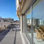 Appartement Climatise Avec Terrasse, A 50M De La Plage Et Proche Commerces, Gare Et Centre-Ville. - Fr-1-466A-9