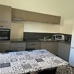 Appartement Pour 2 A 4 Personnes A 5 Min A Pied Des Plages De Frejus