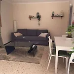 Bas De Villa Avec Piscine Et Exterieur