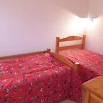 Appartement Chaleureux Avec Jardinet, Wifi, A 200M De La Plage De Trestraou A Perros-Guirec - Fr-1-368-240