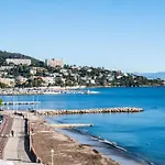 Panoramic Sea View - 2-Br Apartment Moure Rouge