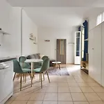 Superbe Studio Vieux Nice 1 Min A Pied De La Plage