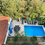 Spacieuse Villa Nicoise Au Calme Avec Piscine