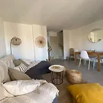 Duplex Bord De Mer Avec Terrasse Et Parking Prive A Cavaliere, Le Lavandou - Fr-1-308-137