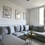 Fersen Bright Apartment Renovated For 5 People In Center Of Old Antibes