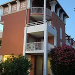 Duplex Bord De Mer Avec Terrasse Et Parking Prive A Cavaliere, Le Lavandou - Fr-1-308-137