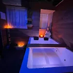 Le Balneo Jacuzzi Vieil Antibes Safranier
