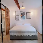 Aubernon Luxurious, Newly Renovated Flat In Heart Of Old Antibes